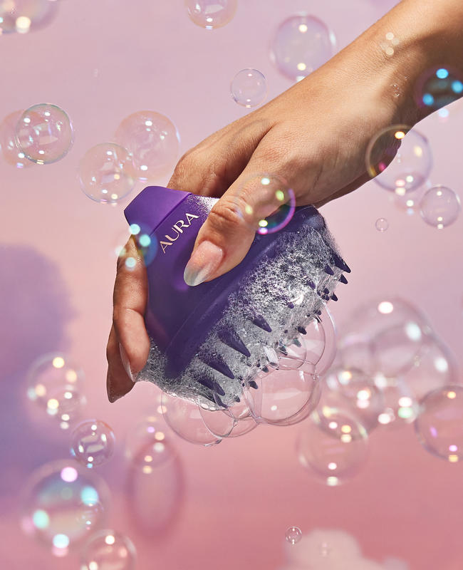 Scalp massager with bath bubbles